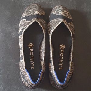 Rothy's round toe flats. Gold Black. 8.5